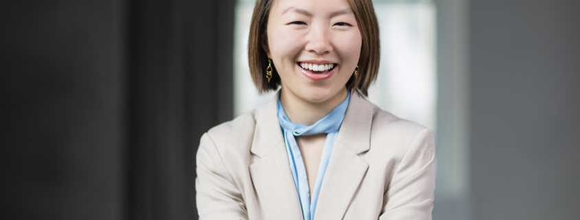 What to wear for accessories to a female corporate headshot photography session. Understated earrings a a soft color scarf is a great choice for your photography shoot.