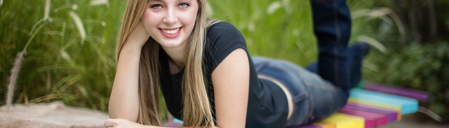 An artistic senior portrait in a unique environment at the camp anti mall