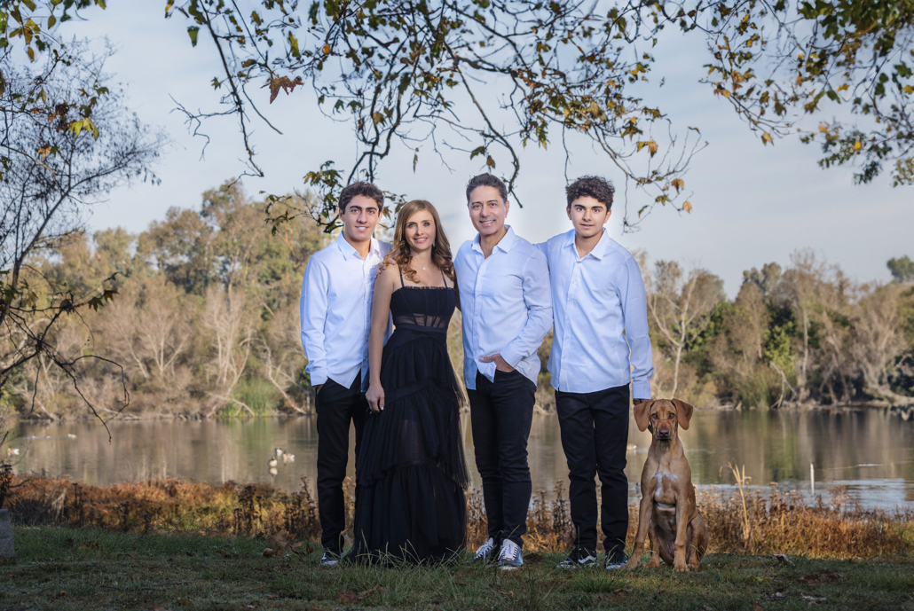 Natural light family portrait in Huntington Beach Central park, the perfect Orange County location for a family photo shoot.